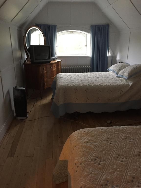 Le Petit Chateau Montebello B&B الغرفة الصورة