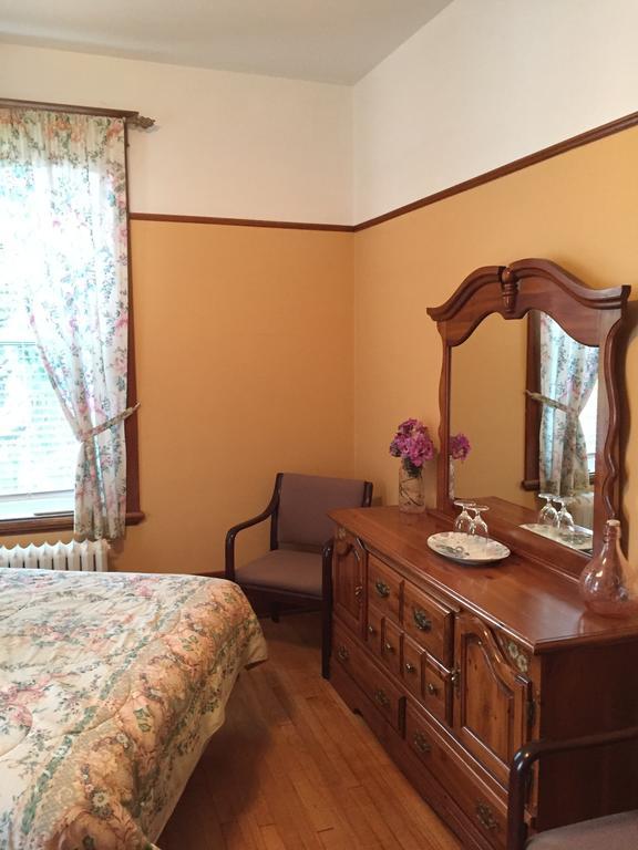 Le Petit Chateau Montebello B&B المظهر الخارجي الصورة