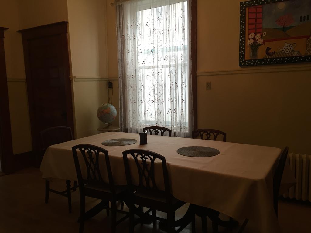 Le Petit Chateau Montebello B&B المظهر الخارجي الصورة