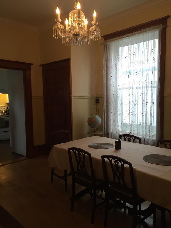 Le Petit Chateau Montebello B&B المظهر الخارجي الصورة