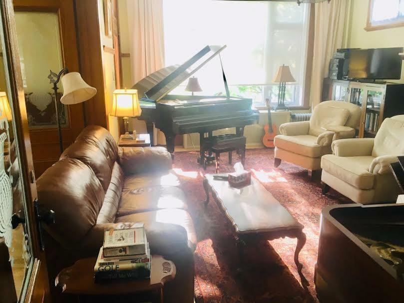 Le Petit Chateau Montebello B&B المظهر الخارجي الصورة