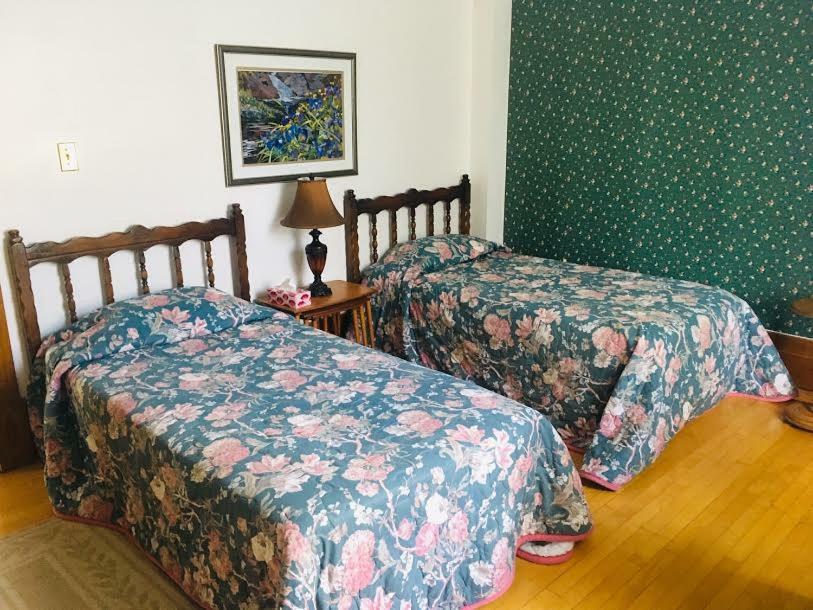 Le Petit Chateau Montebello B&B المظهر الخارجي الصورة