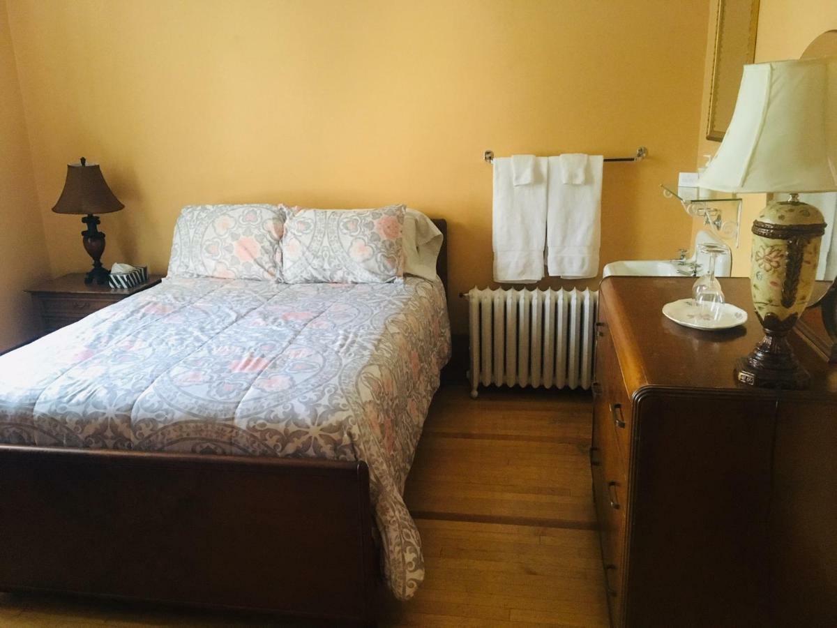 Le Petit Chateau Montebello B&B المظهر الخارجي الصورة